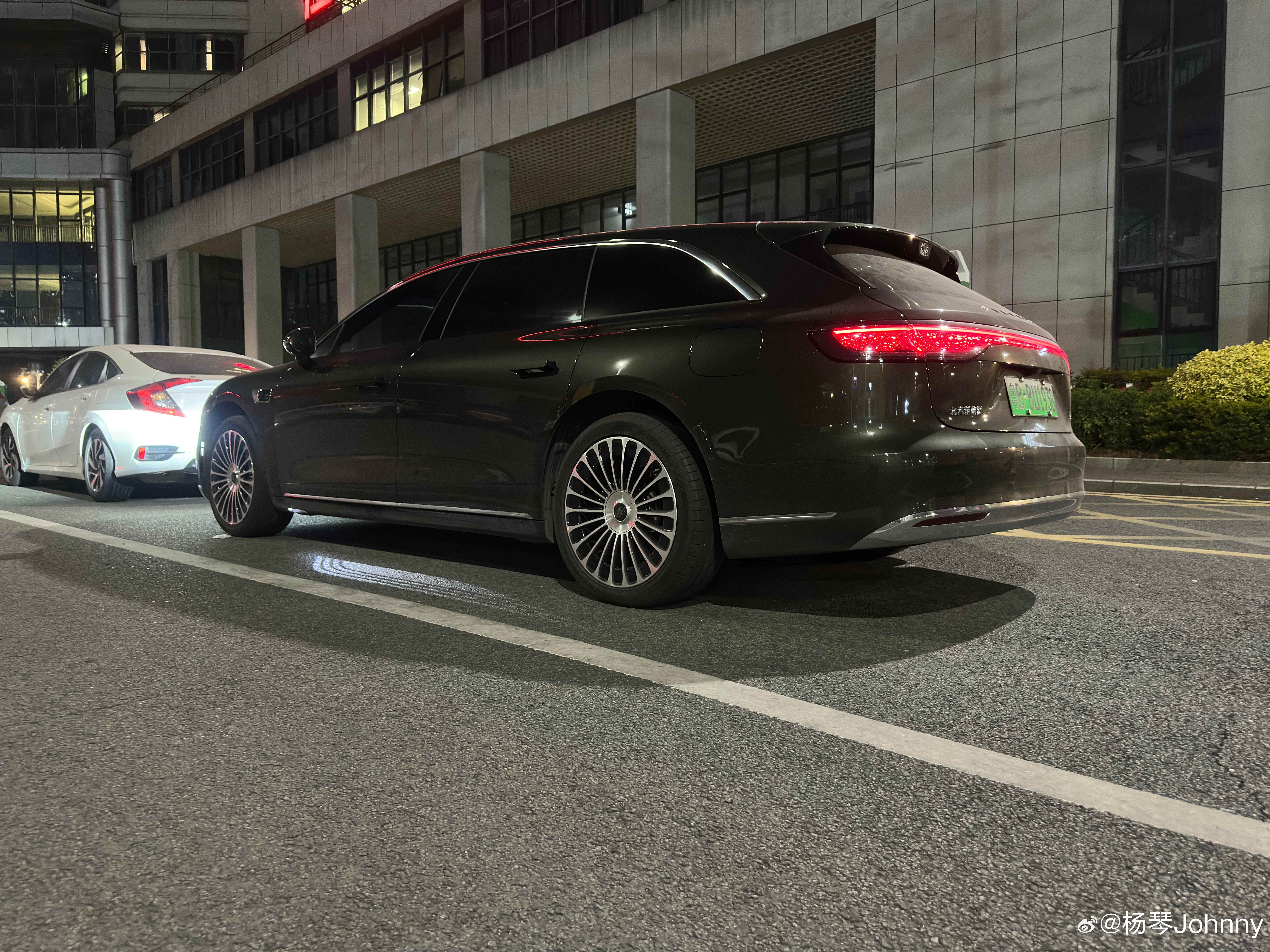 帅不帅？鸿蒙智行享界s9t我与汽车的日常 深圳