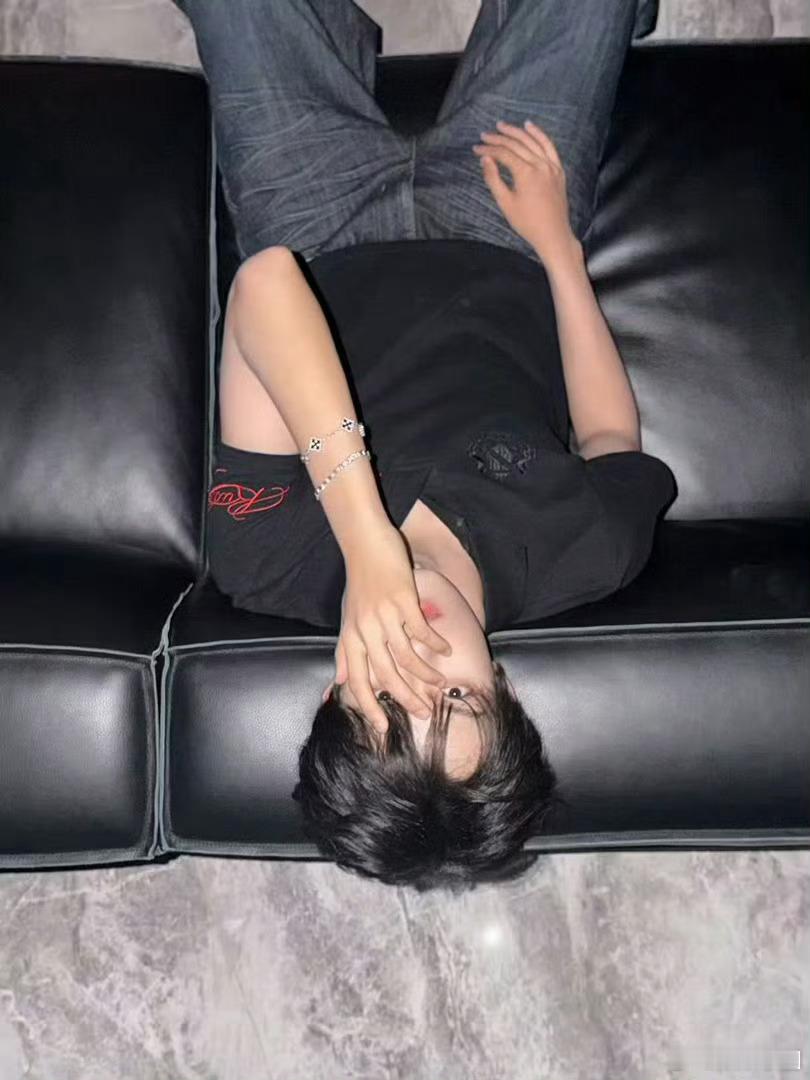 张极天花板仰拍张极有趣的夜晚仰拍 张极天花板仰拍，，，有趣夜晚，发生什么趣事了 