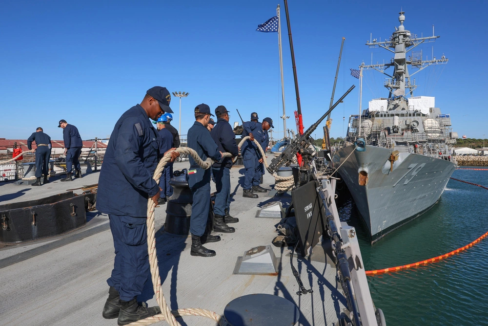 啊，是渔船 巨人国的伯克遇上小人国的伯克be like 