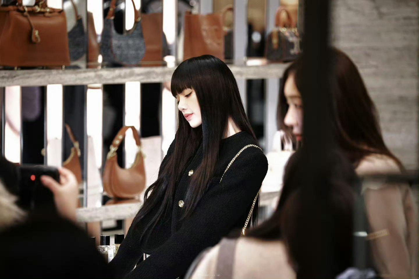 Lisa人间芭比真的有原因完美比例身材 完美芭比脸蛋