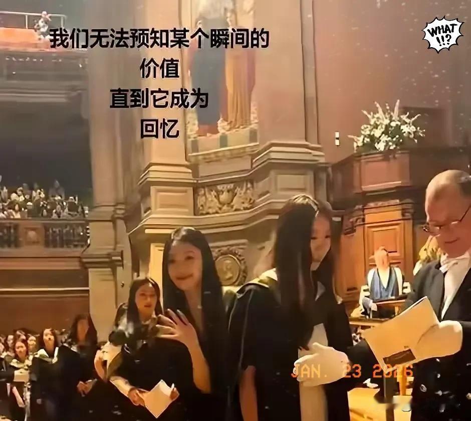 一张英国大学的课堂照，把所有留学生家长群都炸翻了
 
一张英国大学的课堂照，把所