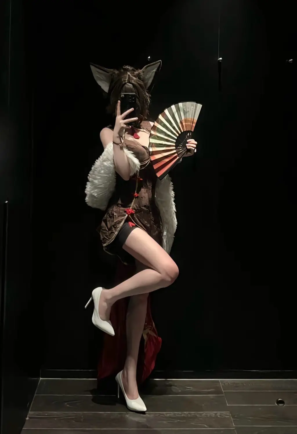 被女人扇的时候是香味先过来然后才是巴掌。香气进入鼻腔的那一刻，脸上火辣...