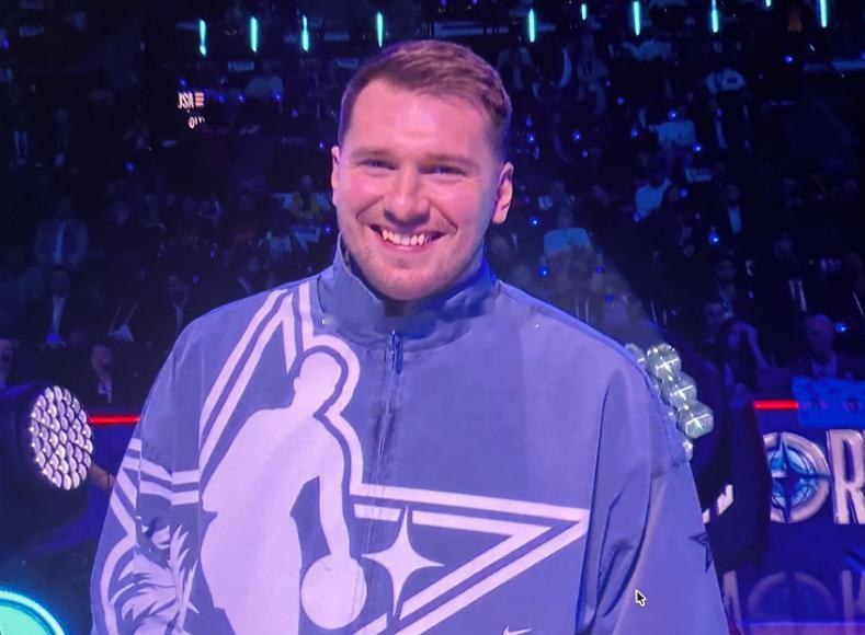 今日NBA全明星正赛落下帷幕，东契奇在正赛中仅出战5分钟得到2分。全明星周末后，