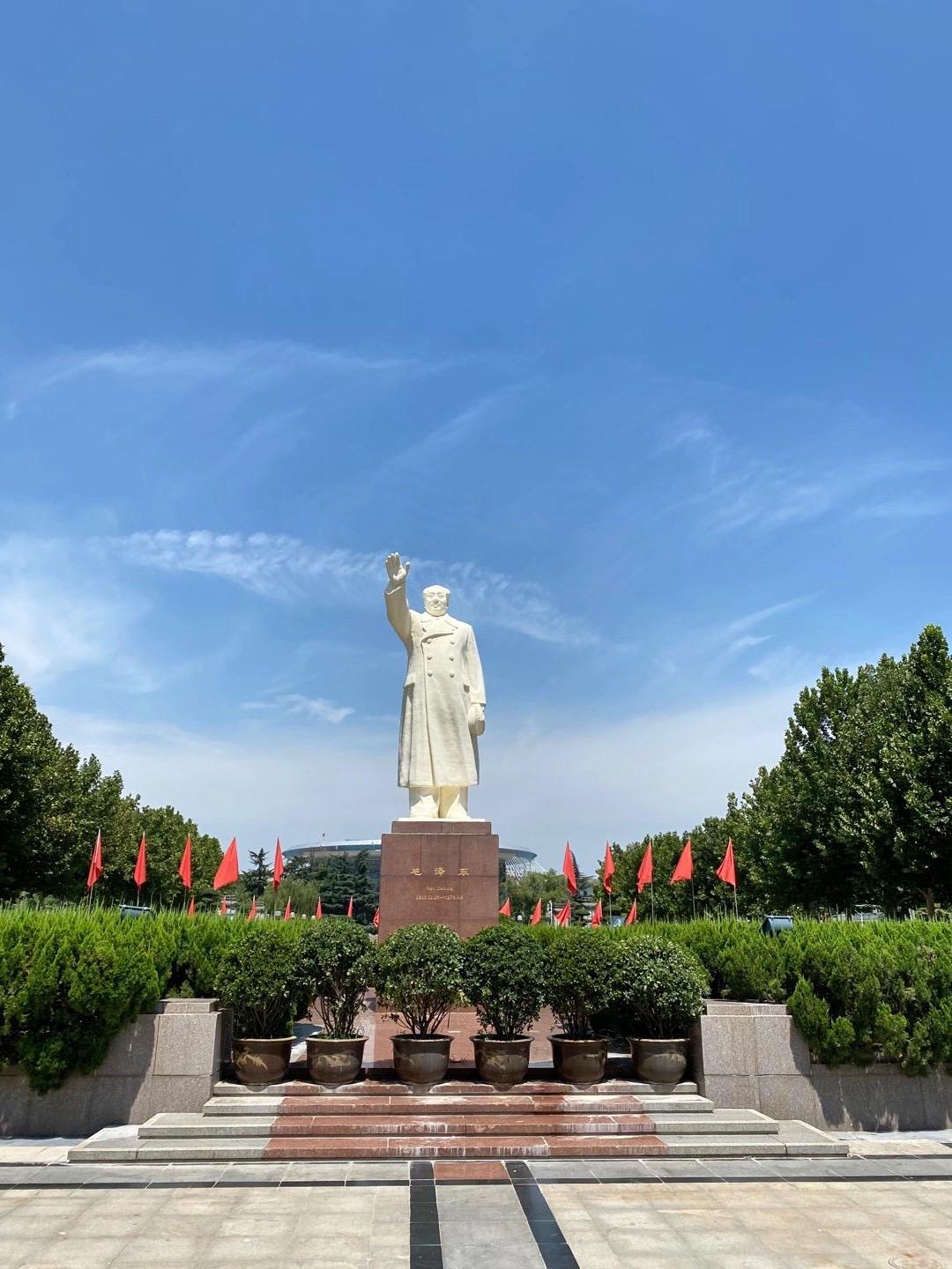 红色记忆永不褪色 领袖雕像