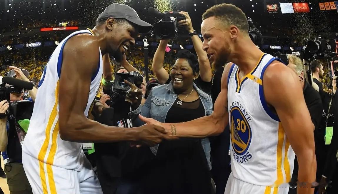 德隆所言极是啊

前NBA球员德隆-威廉姆斯在一档节目中谈到了2017年总决赛，