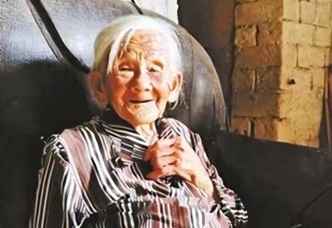 慰安妇韦绍兰，在屈辱中生下日军的儿子，儿子长大后：我是中国人。 
 
2007年