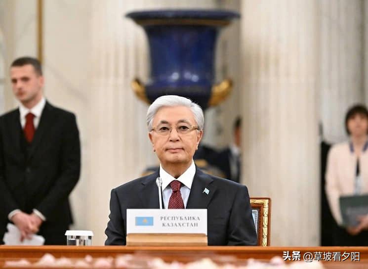 突厥国家组织安卡拉峰会传出重磅提议，哈萨克斯坦总统托卡耶夫公开呼吁吸纳俄罗斯加入