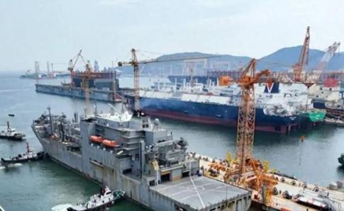 40艘大单直接砸向中国，韩国造船业拿到了全球62%的订单，韩媒马上狂欢，还扬言“