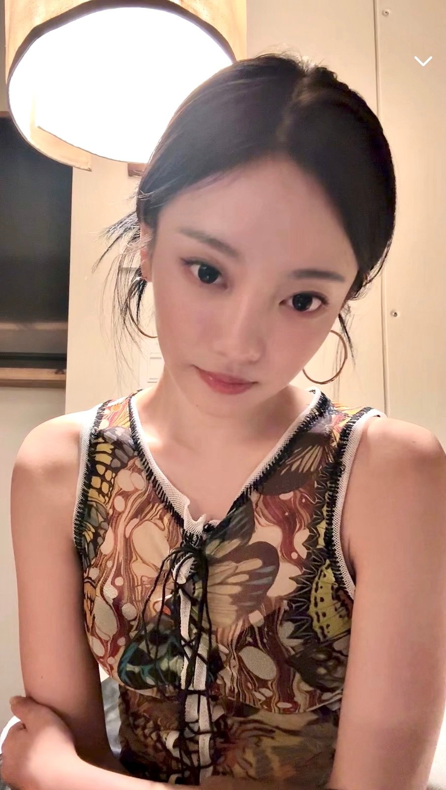 宁艺卓  直播截修来了 眼睛好大我宝宝 
