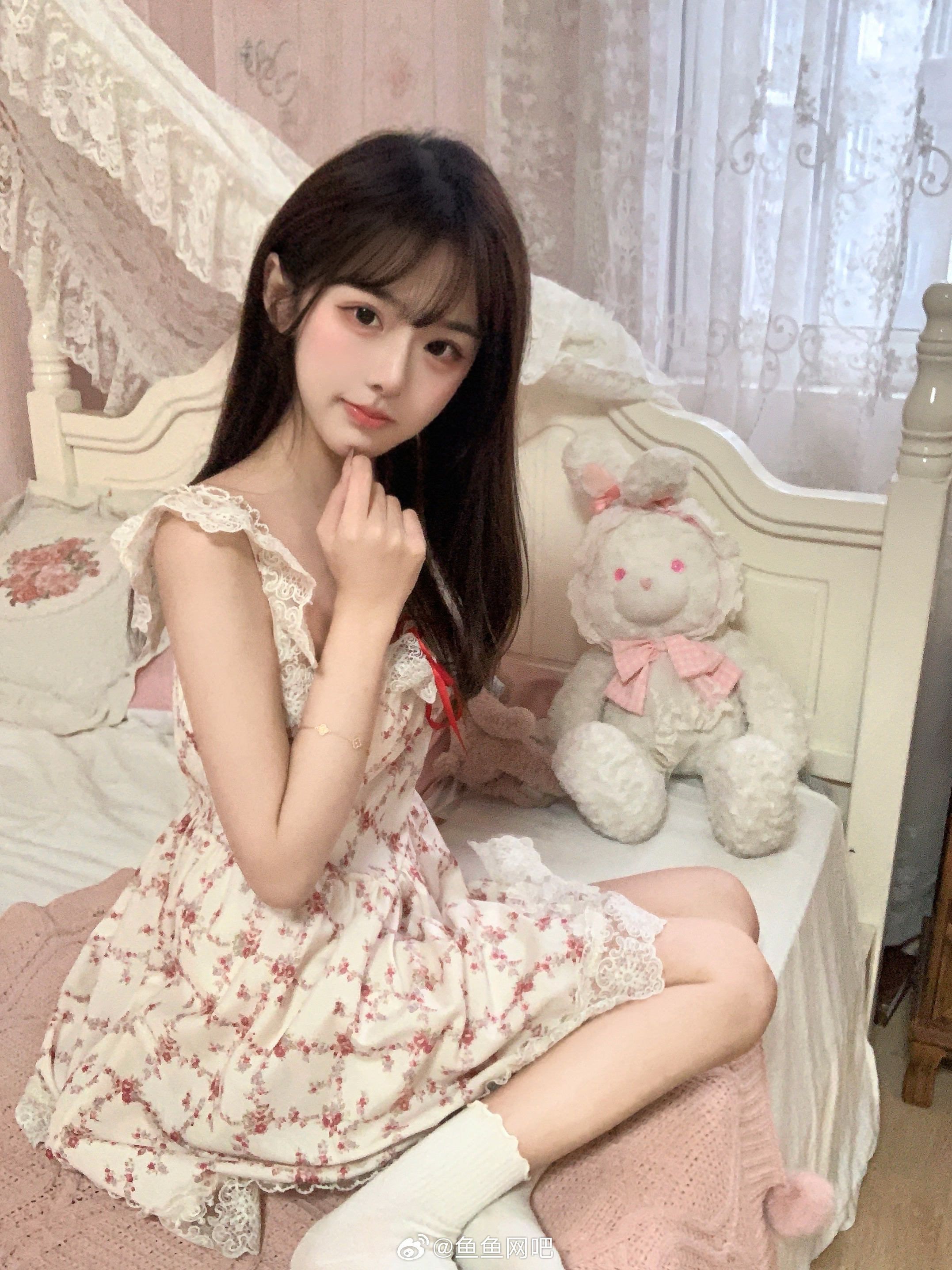 不管这个世界上多少坏人讨厌我 攻击我 不爱我 我依旧不语 就萌萌的躺在这里 