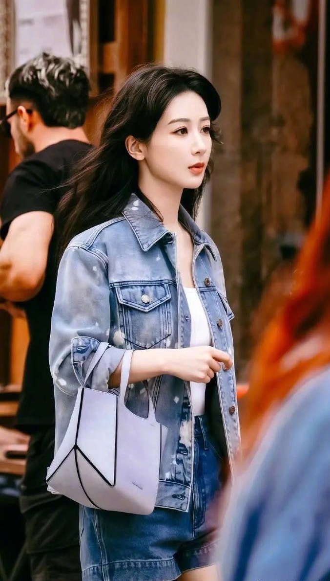 90女演员中坚力量评选，把白鹿去掉了。90花泛指1990-1994年出生的女演员