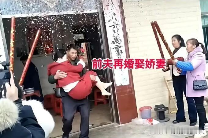 前夫娶小7岁老婆，女子主动上门洗碗，网友：这才是成年人最顶级的体面
近日
一段破
