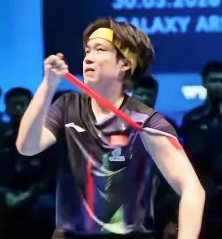 【4-3逆转达科的紧急关头，王楚钦一把撕掉了胳膊上的肌带】澳门世界杯1/4决赛，