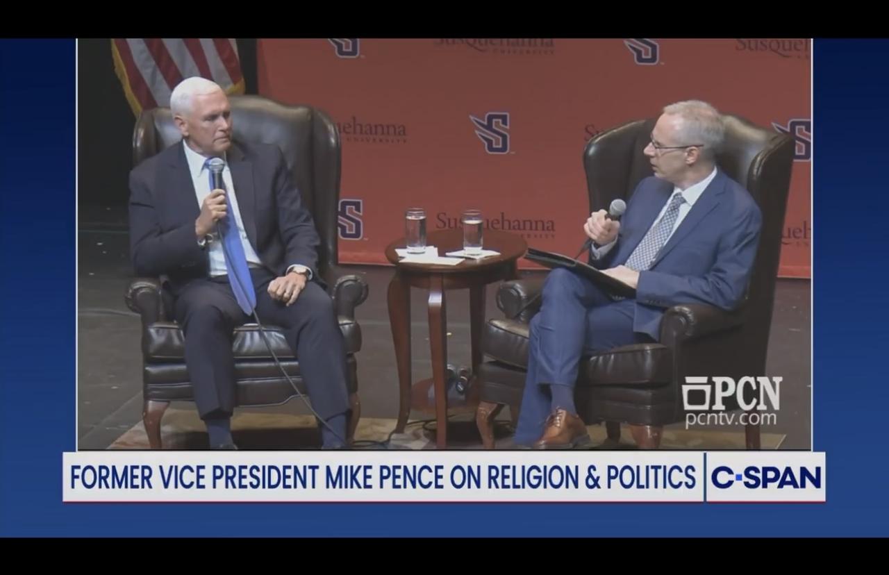 美国前副总统迈克·彭斯：“我强烈而衷心地欢迎美国最高法院维护三权分立、推翻特朗普