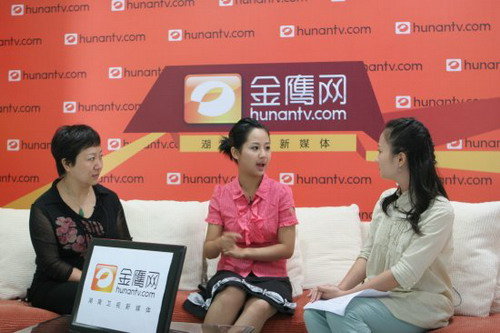 #杨紫访谈录# #杨紫的综艺# 偶然在新浪网上发现一篇旧闻，转载如下杨紫参加《我