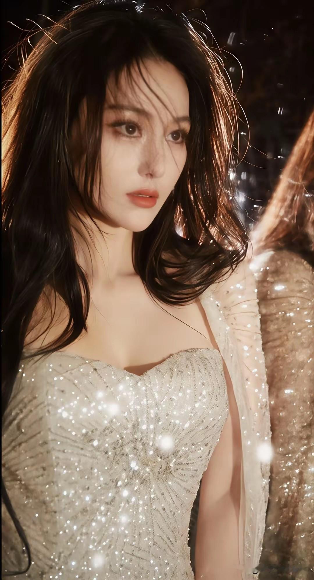 张馨予和大黑牛
李晨曾经有过一段恋情，如今张馨予嫁入豪门，生活幸福美满。她和丈夫