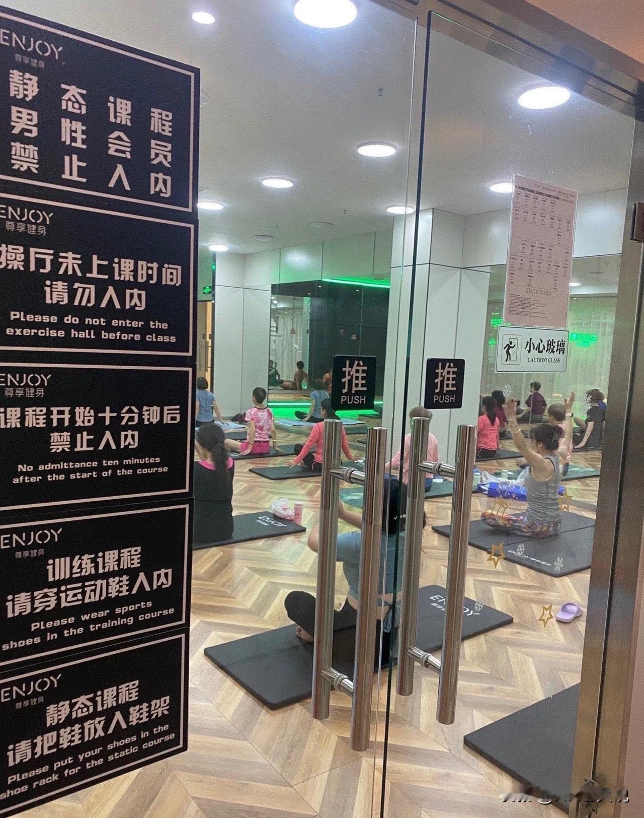 公司一83年单身小姑娘因为意外怀孕要请休流产假和部门经理干起来了。部门经理强硬表