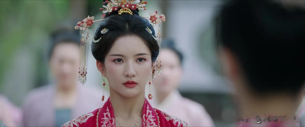 刘些宁曾经扮演过一位公主。
一位名叫沈芷衣的公主。
那，是大乾王朝的长公主，是古