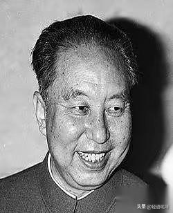 都说他是个老实人。
可你告诉我，哪个老实人，能在不到一个钟头里，兵不血刃，把四个