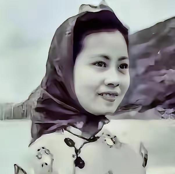 1943年7月，东江抗日纵队广州情报员孟丽英在传送情报途中，在船上被叛徒认出。在