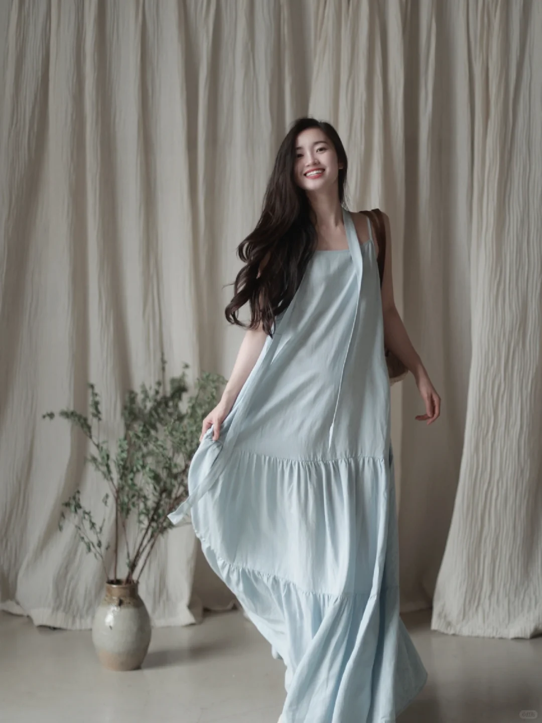 淡蓝的长裙，拍照绝了……