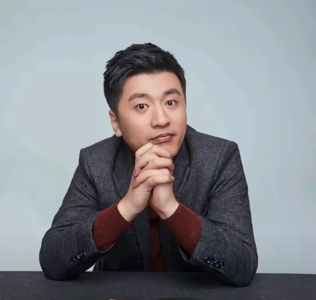 张雪峰被封了？别瞎传了！去看他账号才发现，根本不是封号，是“禁止关注”——老粉还