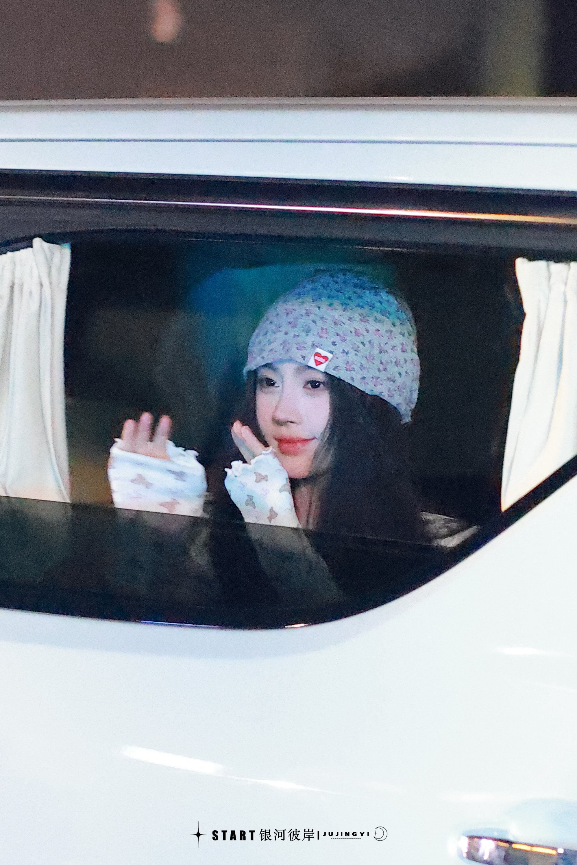 jjy鞠婧祎来战 jjy鞠婧祎阿黛 “玫瑰之所以是玫瑰，是风与光的眷顾，更是视线