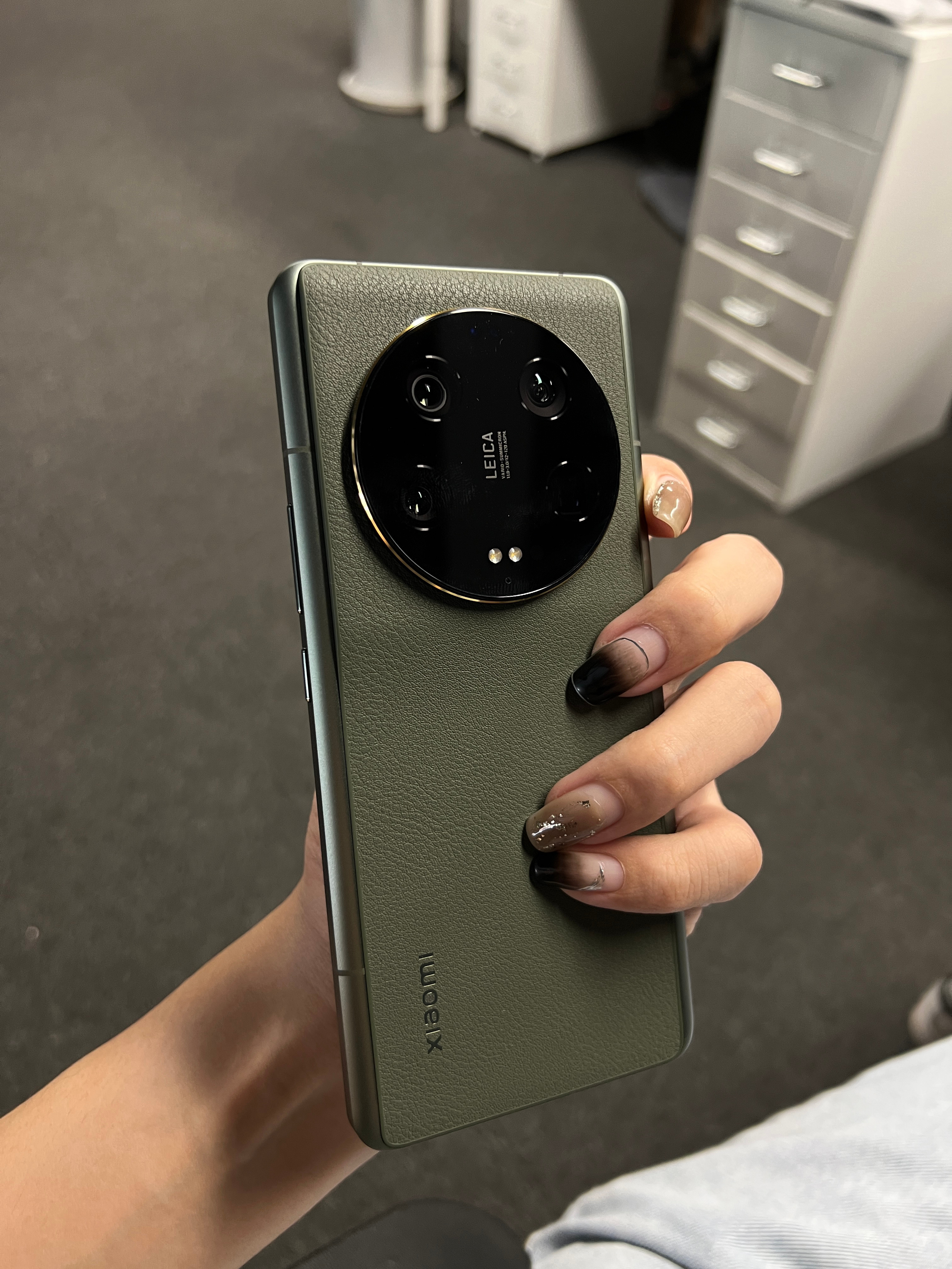 好喜欢13Ultra 这个绿色到时候搞个摄影套装来玩玩[憧憬][憧憬][憧憬][