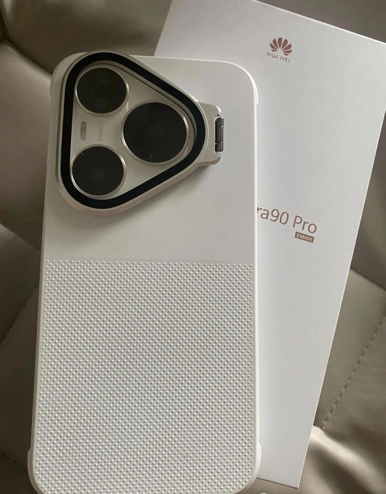 十年果粉！告别iPhone，华为P90 Pro
旧款苹果历代手机+华为P90 P