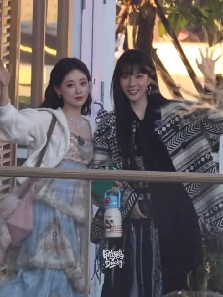 高叶祝绪丹宋妍霏把饭撒当军训周五晚高疯 谁懂啊！三位姐姐把《周五晚高疯》饭撒现场