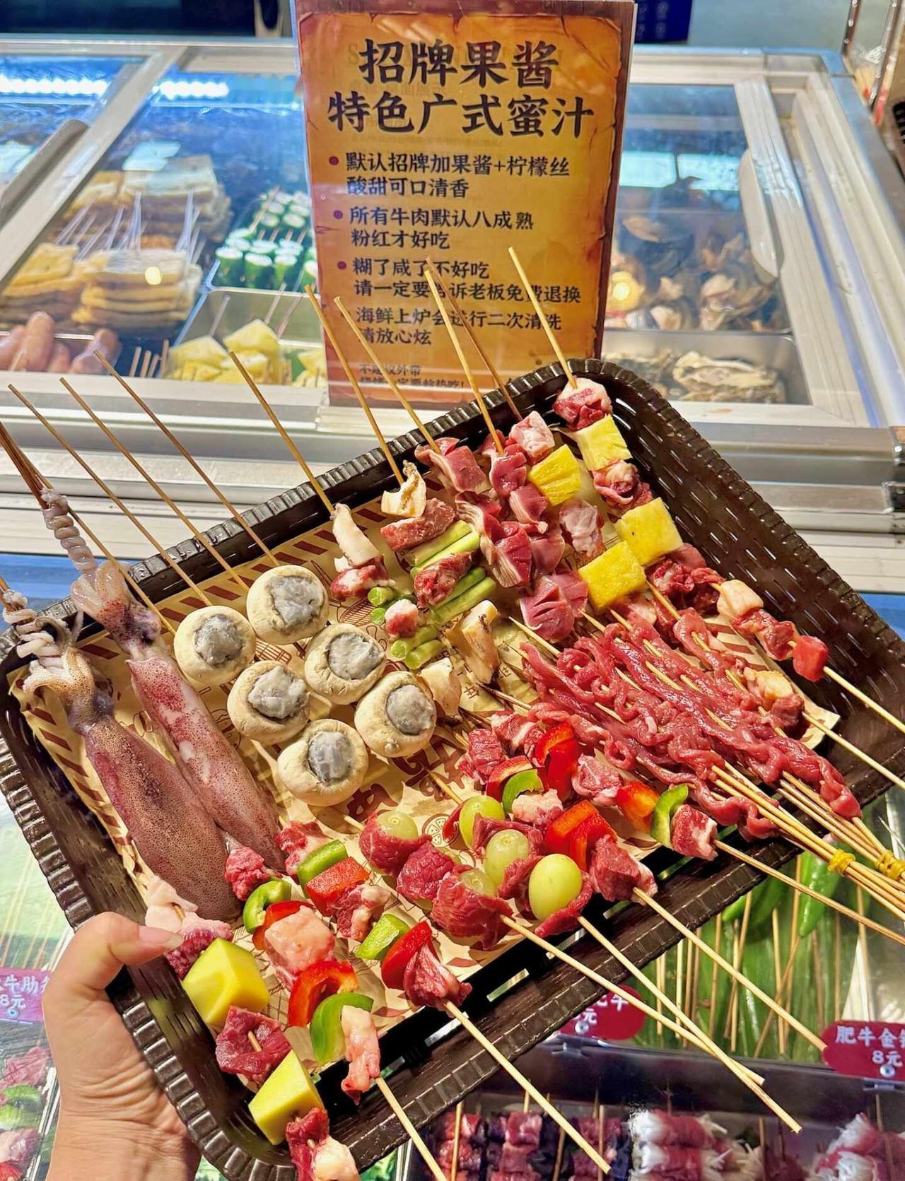 广州荔湾的！！近期吃过夯爆了的果酱烧烤……
挖到宝藏果酱烧烤店✨真嘟一口沦陷！！