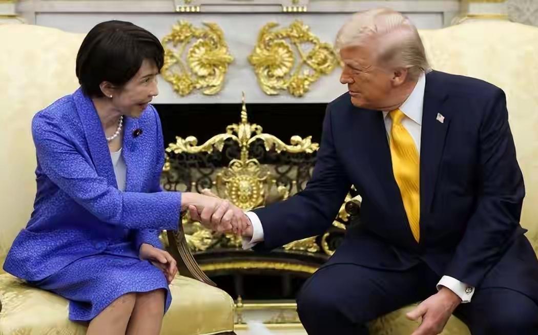 热点新闻！
特朗普在会见高市早苗时称：美国不需要日本任何东西，但我希望日本能挺身