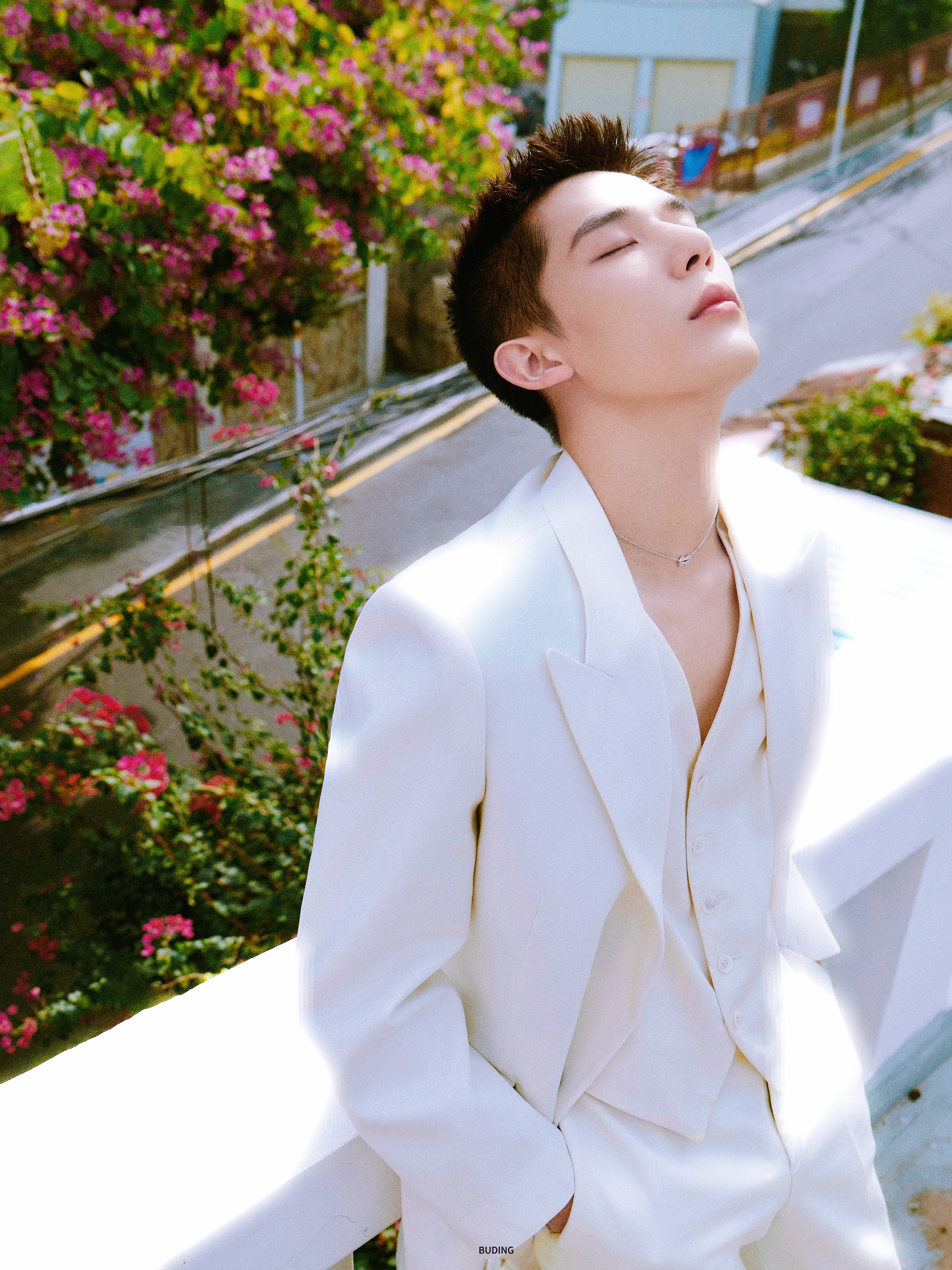 你好，结婚我准备好了！！！洁白的婚纱～～ 