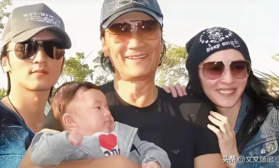 谢霆锋到底会请谁？一边是张柏芝，孩子妈。老爷子认了一辈子，到走都当她是谢家人。不