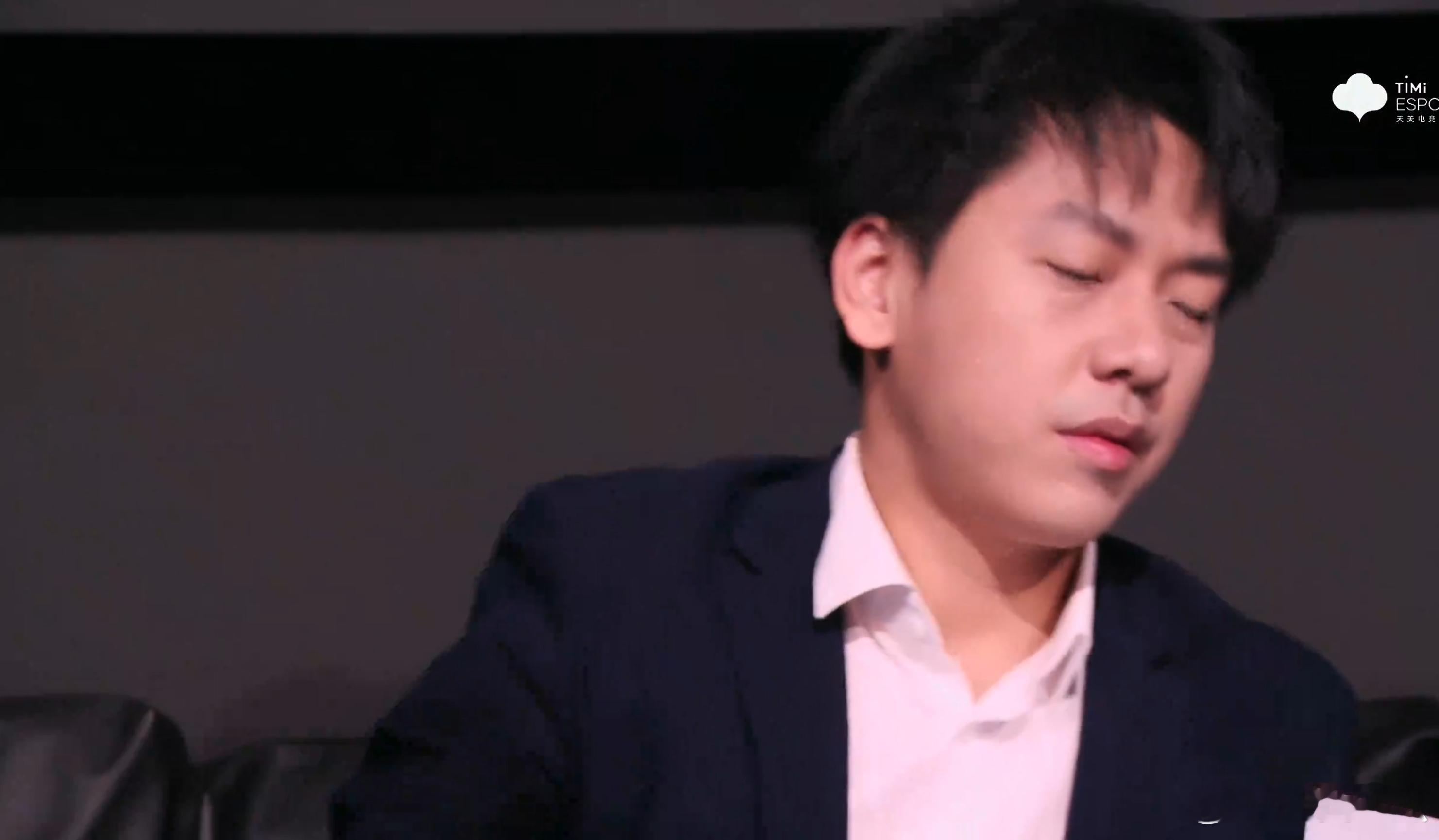 刚才暂停不小心截到了XX这个表情 