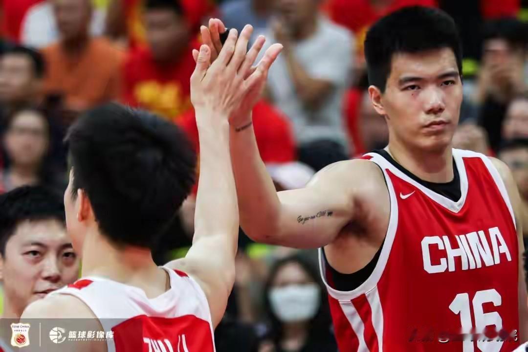 确实很不合常理，也确实是很危险的情况。

中国男篮世预赛前的热身赛全部结束，让很