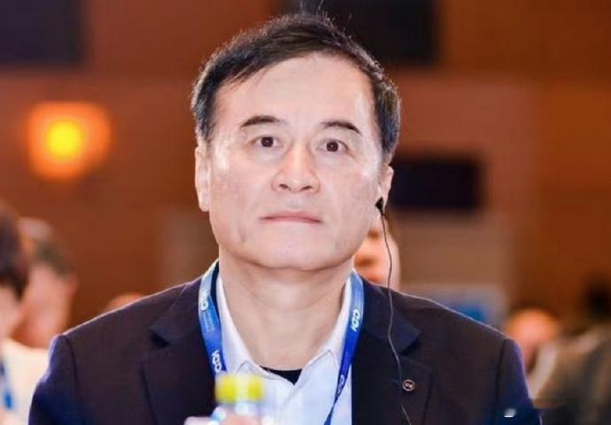 江淮汽车原董事长安进被开除党籍。WTF。 ​​​措辞非常严厉。 ​​​