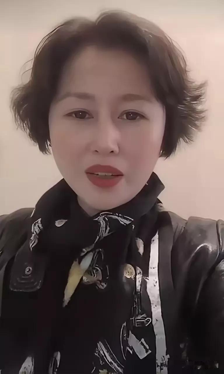 当年流浪大师沈魏被人发掘，一度成为网络上的顶流，鼎盛时期大师身边有几百号人浩浩荡