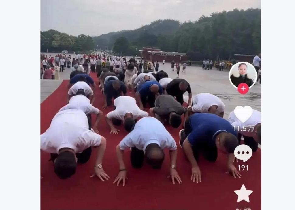 真的很痛心。改革开放这么多年了，咋还有这么多（跪雕像的、打雕像）的无脑二逼人啊。