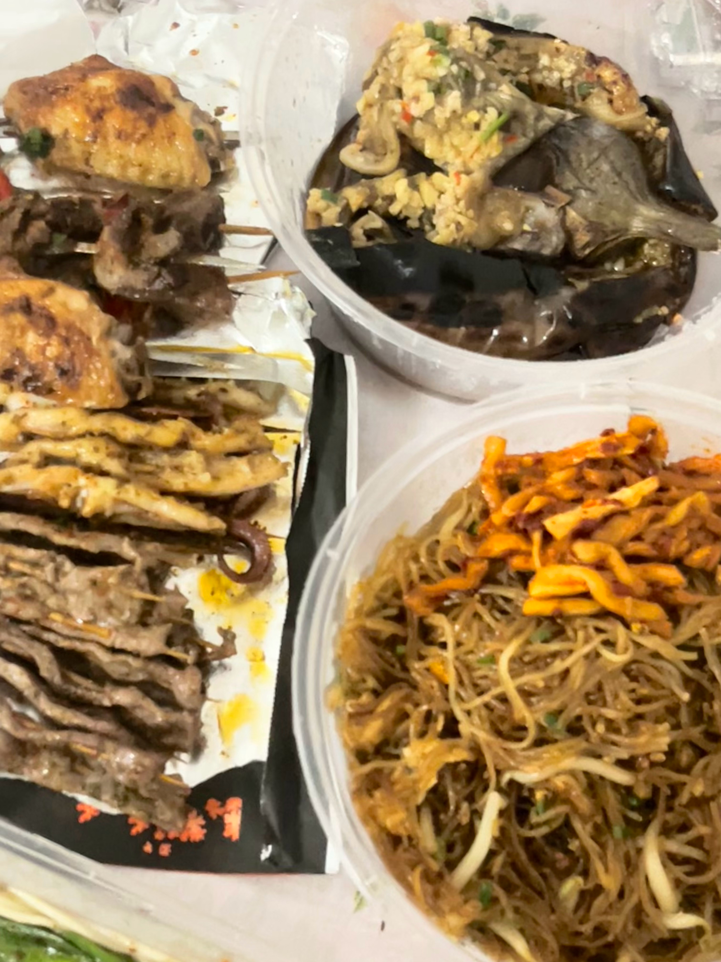 整点烧烤吃吃🍢😋（严重怀疑老板放错辣椒了！这个中辣一点辣味也没有还是我们湖南