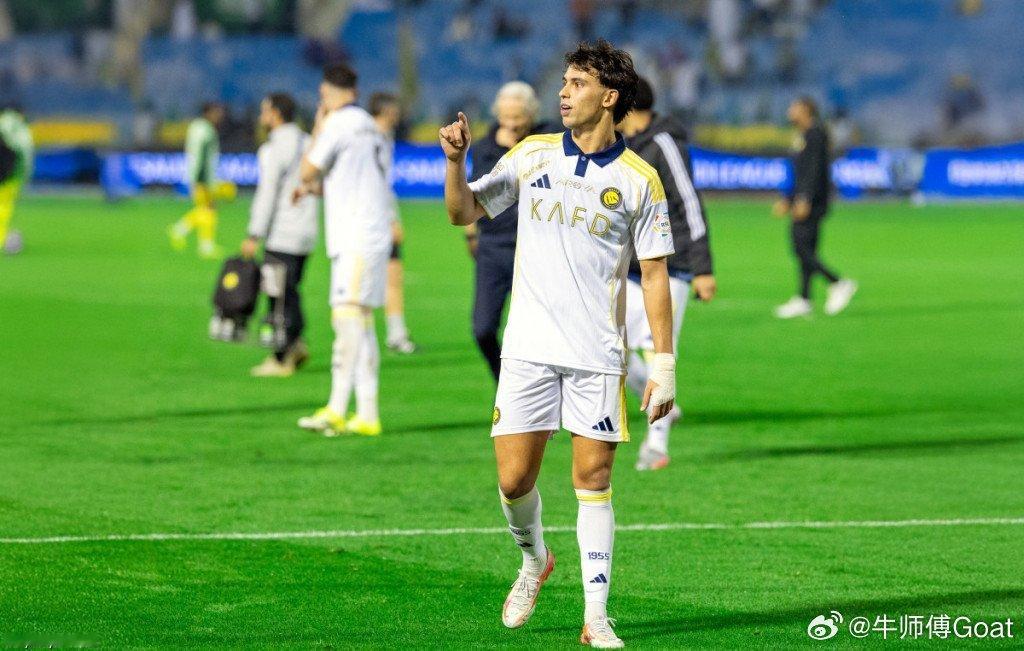 C罗和利雅得 据利雅迪亚🔴豪尔赫·热苏斯和若昂·菲利克斯已于周日启程返回葡萄牙