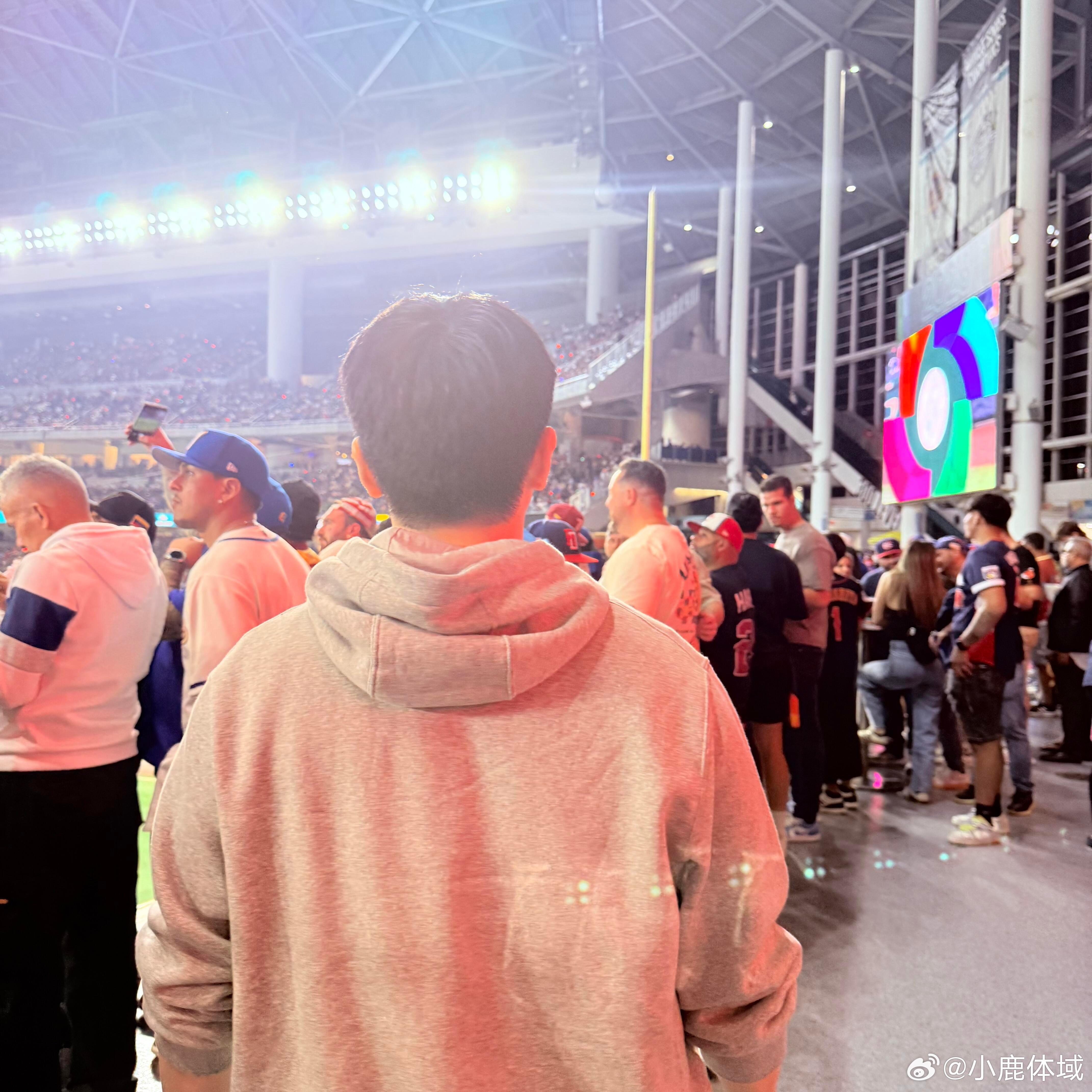 乒乓球樊振东空降迈阿密MLB中国区冠军荣耀大使樊振东空降迈阿密直击世界棒球经典赛