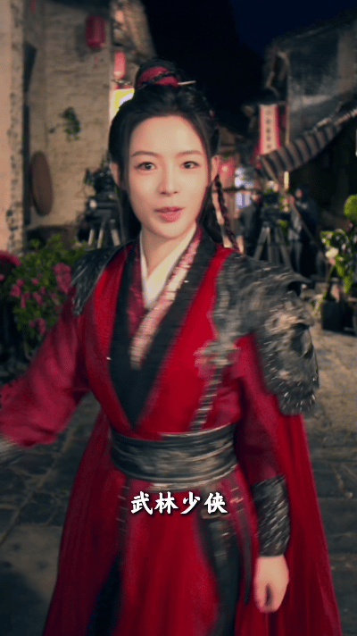 陈丽君红衣少侠一眼惊艳央视春节戏曲晚会 陈丽君的红衣少侠造型封神了！红衣飒爽搭配