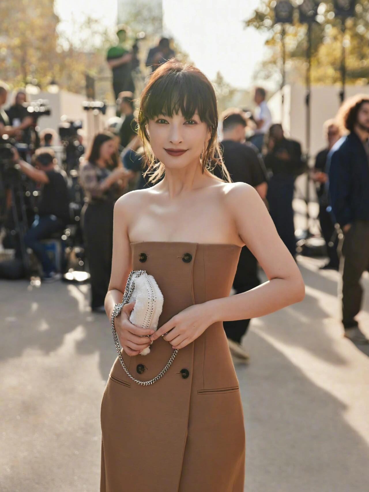 吴昕清醒又务实吴昕绝对不会是恋爱脑吴昕清醒又务实，会做财产公证，咱就说好生清醒的