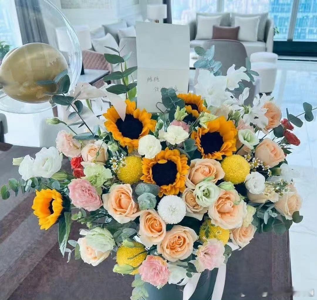 刘维谢娜师徒情好好磕刘维谢娜师徒情太好嗑了！她教他勇敢，他永远记得她的好～这波"