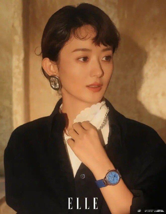 赵丽颖现在剧不上基本不拍杂志她三登ELLE杂志，对应的是《有翡》，《风吹半夏》和