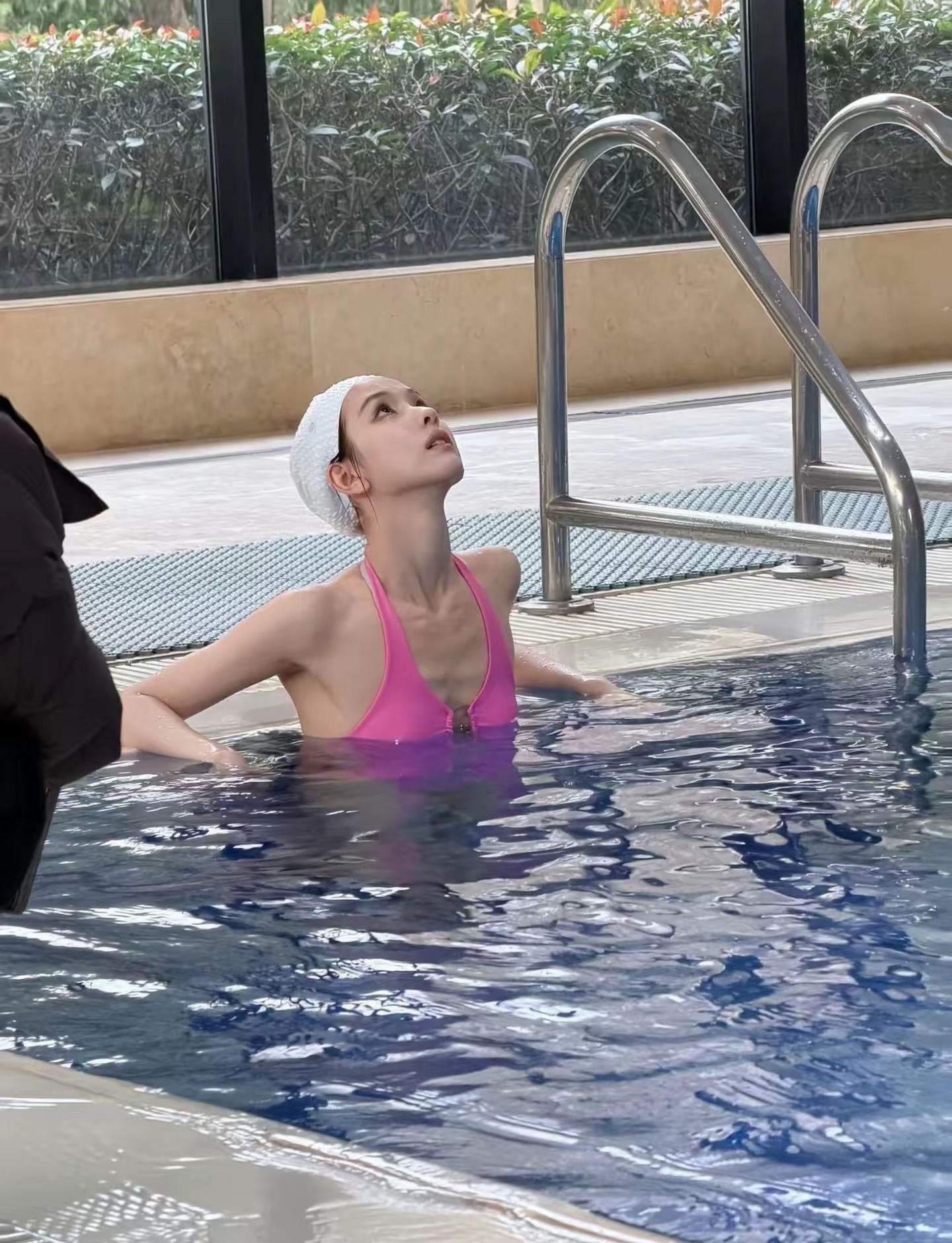 惊为天人的美貌啊。 