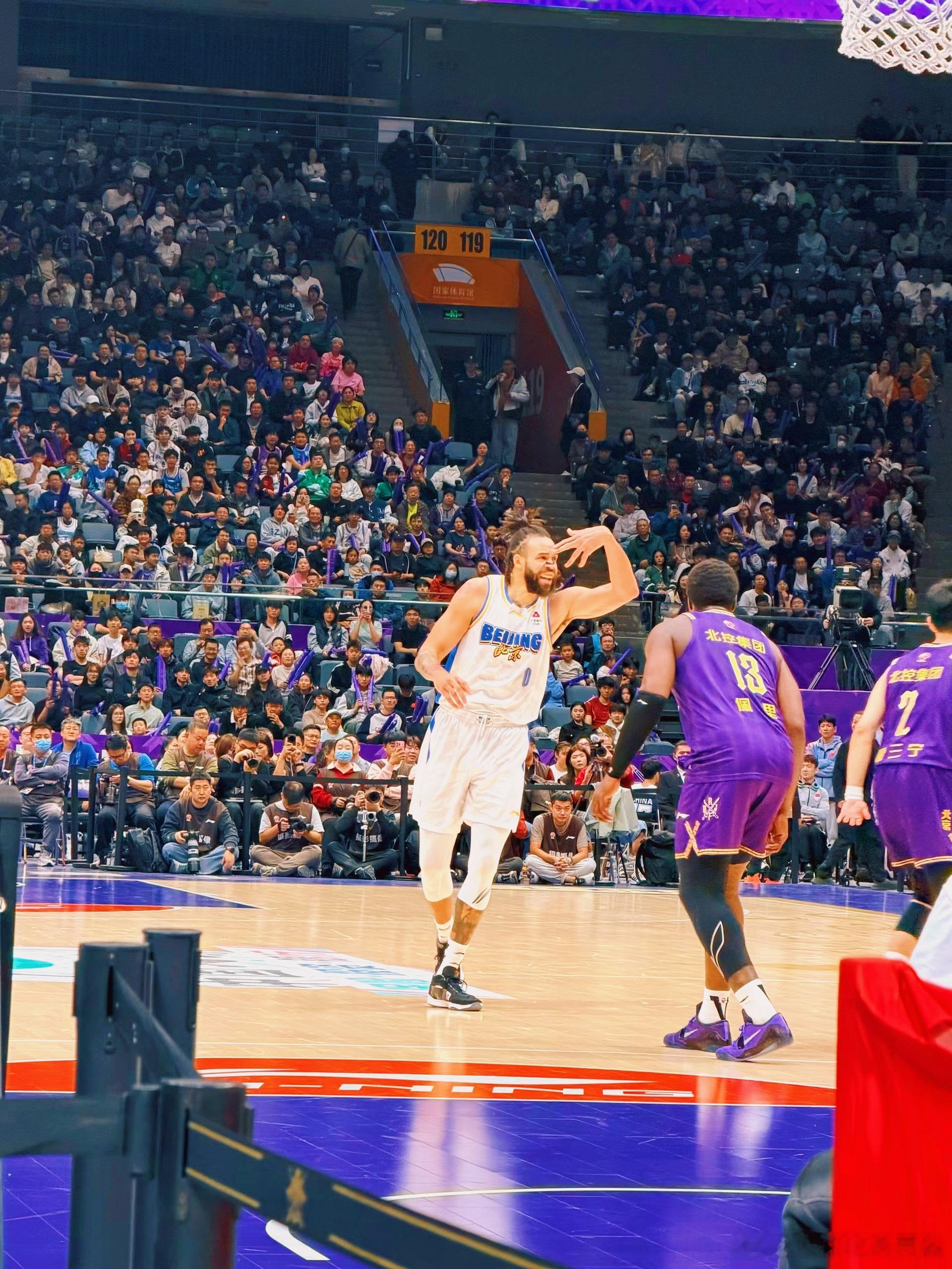 北控主帅张庆鹏赛后表示：“三连败对于每个人来说都很可惜，少了一点点运气，过去几场