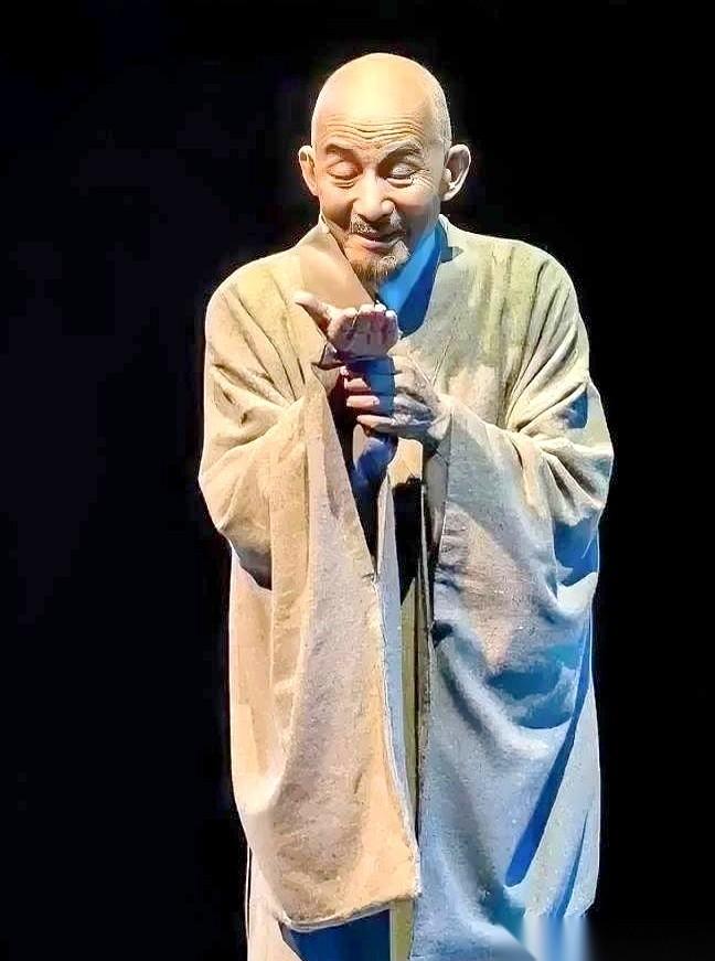 我算是看透了。
这个世界上活得最累的，就是那些所谓的“能人”。
对，就是你，那个