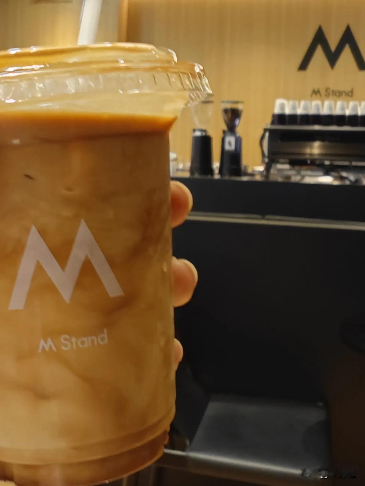 M Stand咖啡，昆明恒隆广场店。
位于昆明恒隆广场的负一层，装修风格延续了该